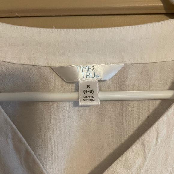 Linen Top - Picture 2 of 2